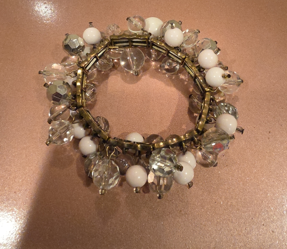 Elegant White and Gold Bracelet